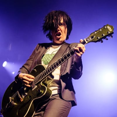 Sharleen Spiteri spelar elgitarr.