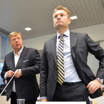 Pekka Perä ja hänen asianajajansa Markus Kokko rovaniemen hovioikeudessa.