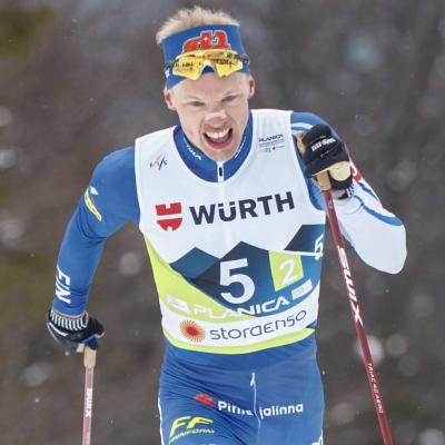 Iivo Niskanen åker skidor.