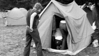 Ungdomar vid tält, 1976