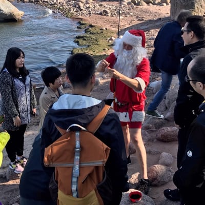 Kiinalaisten matkatoimistojen edustajia tutustumassa Ollinkareihin. Edustajille järjestettiin Santa Claus Summer games -tapahtuma.