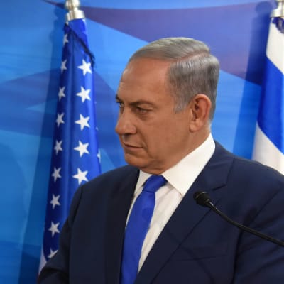Relationerna mellan USA och Israel var ansträngda under president Barack Obamas styre. Joe Biden var då ofta tvungen att medla mellan Obama och Israels premiärminister Benjamin Netanyahu som konsekvent har stött republikanerna i USA.