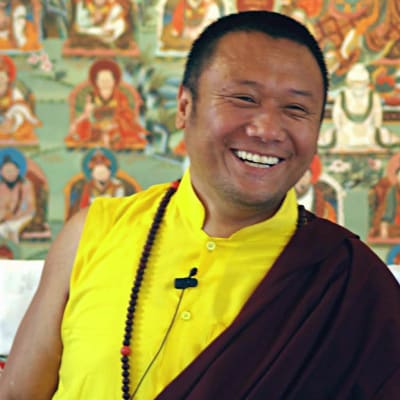 Porträtt Tulku Dakpa Rinpoche, Danakosha buddhistcenter Helsinki.