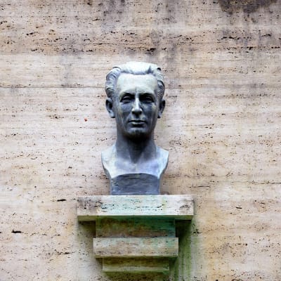 Friedrich Wilhelm Murnaun hautaholvi kuvattuna 15. heinäkuuta Stahnsdorfissa Saksassa.