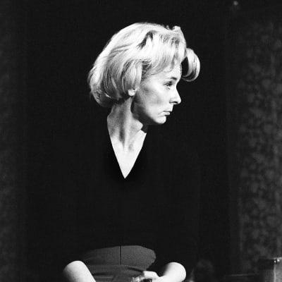 Kyllikki Forssell Kansallisteatterin näytelmässä "Tasapainoilua" vuonna 1967.