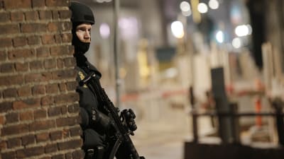 dansk polis försöker gripa gärningsman