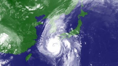 Tyfonen Haishen svepte över södra Japan och vände därefter norrut mot Sydkoreas näst största stad Busan. 