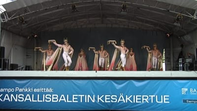 Nationalbaletten uppträdde på Vasa torg.