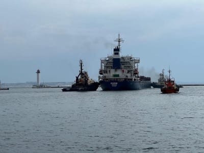 Lastfartyget Razoni avgår från hamnen i Odessa.