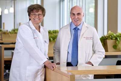 Katalin Karikó och Drew Weissmann,  2023 års mottagare av Nobelpriset i fysiologi eller medicin.