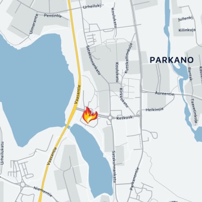 Karttakuva Parkanon keskusta-alueesta, johon on tulikuvakkeella merkattu palopaikka.