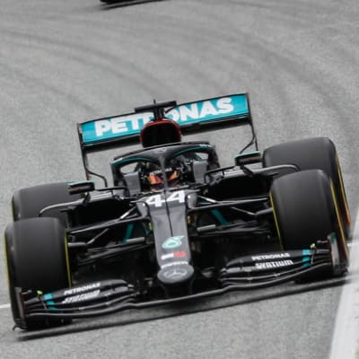 Lewis Hamilton och Valtteri Bottas på träning 2020.