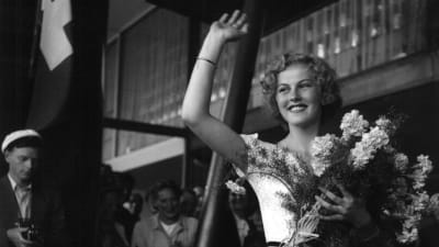 Miss Universum Armi Kuusela återvänder från tävlingsresan till USA 1.8.1952.