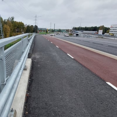 Oulun Oritkarin kolmioraidehankkeen Latokartanon silta.