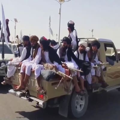 Taliban järjesti voitonparaatin Kandaharissa – esitteli sotasaaliksi saatua kalustoa
