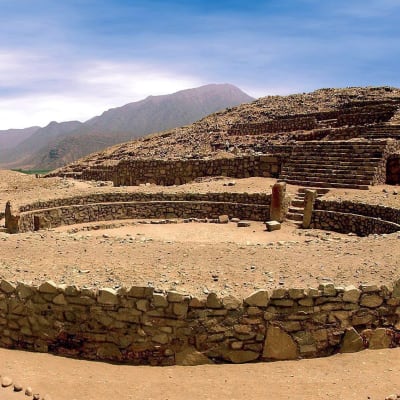Pyramid i den arkeologiska fyndplatsen Caral, ungefär 200 kilometer norr om Perus huvudstad Lima.