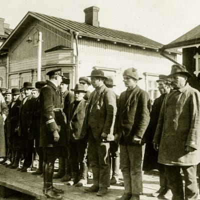 Röda fångar i Ekenäs 1918.
