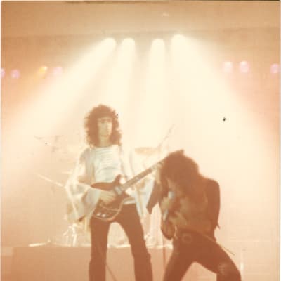 Queenin Brian May ja Freddie Mercury Helsingin Kulttuuritalolla 1974