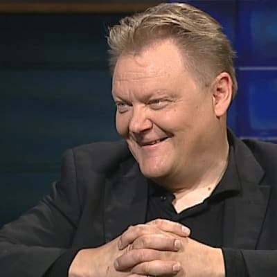 Kitaristi Esa Pulliainen (Agents) Arto Nybergin haastattelussa vuonna 2011.