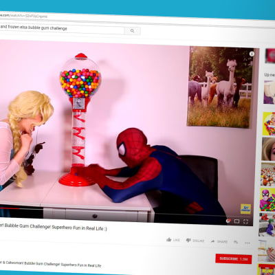 Elsa ja Spiderman Toy Monsterin videolla.