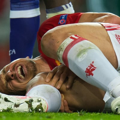 Zlatan Ibrahimovics operation lyckades enligt hans agent.