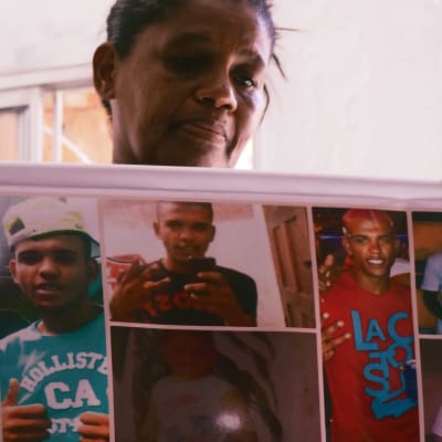 En mamma i favelan i Salvador