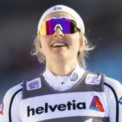 Stina Nilsson ler vid målgången.