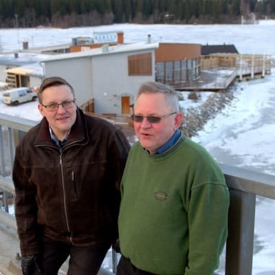 Kenth Nedergård och Ralf Nygård på Replotbron i Korsholm.