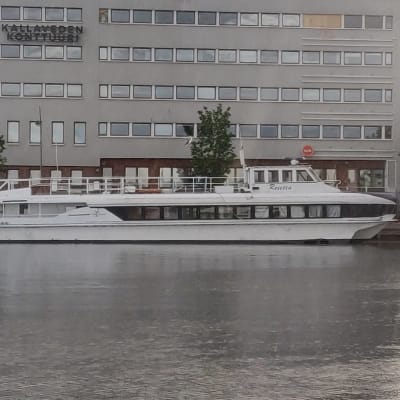 Kantosiipialus Rosetta Kuopion Matkustajasatamassa kesäkuussa 2022.