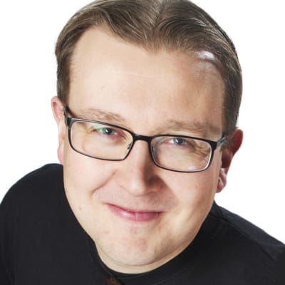 Yle Sportens redaktör Anti Koivukangas.