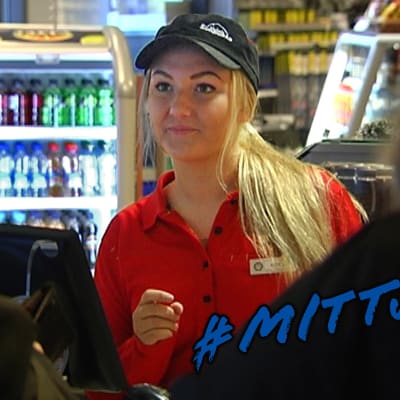 Ronja Kaunisto jobbar på bensinstation i Helsingfors