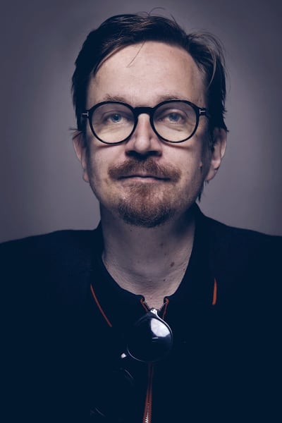 Porträtt av manusförfattare Miikko Oikkonen.