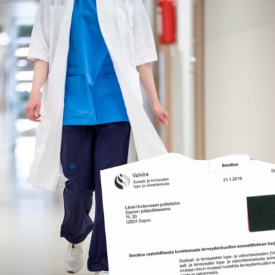 Sjukskötare med blå skjorta och vit rock som går i en sjukhuskorridor. Bredvid en anmälan om misstänkt olovlig utövande av yrke inom hälso- och sjukvården.