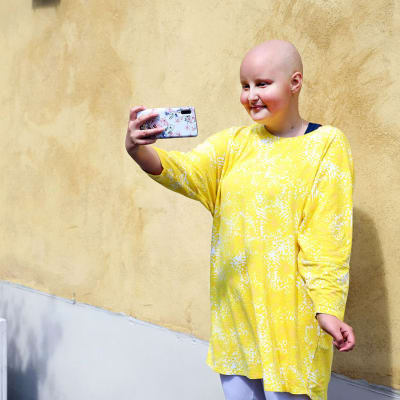 Maria Hakala vloggaa leukemiastaan lisätäkseen tietoisuutta sairaudesta.