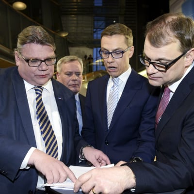Timo Soini (Sannf),  Antti Rinne (SDP),  Alexander Stubb (Saml), Juha Sipilä (C)