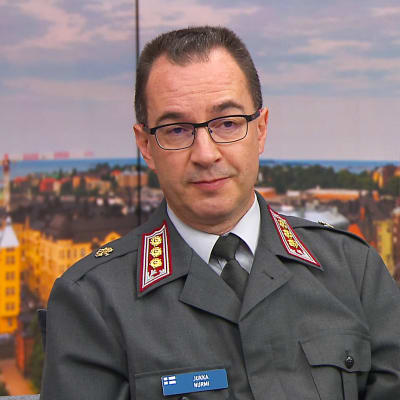 Koulutusosaston eversti Jukka Nurmi: Koko ikäluokan kutsunnat tulevat näkymään myös kouluissa