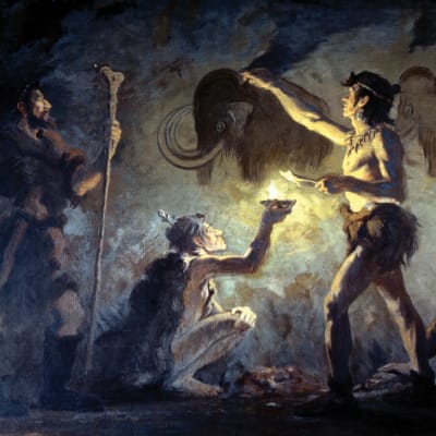 Förhistoriska människor i en grotta, målande på väggen.