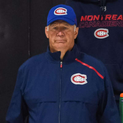 Claude Julien på isen under en Canadiensträning.