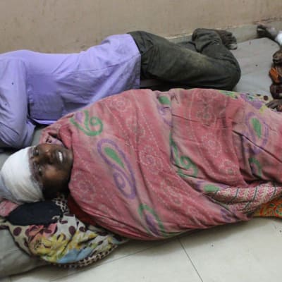 Nepalin ukkosmyrskyssä loukkaantuneita hoidettiin sairaalassa Birgunjin kaupungissa. Ainakin 25 ihmistä kuoli myrskyssä.