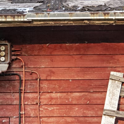 Ränsistynyt pihavarasto.
