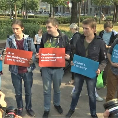 Demonstration mot pensionsreform i Moskva.