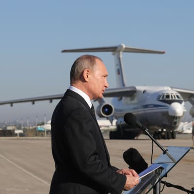 Venäjän presidentti Vladimir Putin vieraili Hmeimimin lentotukikohdassa 11.12.2017.