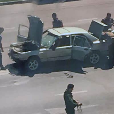 Poliisiviranomaisia tapahtumapaikalla Groznyissa.