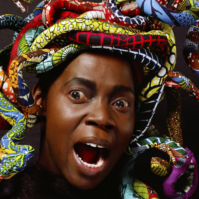 Rajaus kuvasta: Yinka Shonibare CBE: Läntinen Medusa (2015)