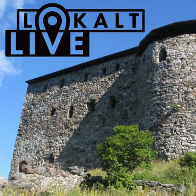 Raseborgs ruiner, sol och blå himmel. Logon för Lokalt live syns i hörnet uppe till vänster.