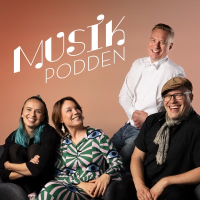 Emma Raunio, Emma Salokoski, Mårten Svartström och Mauri Kuokkanen i Musikpodden
