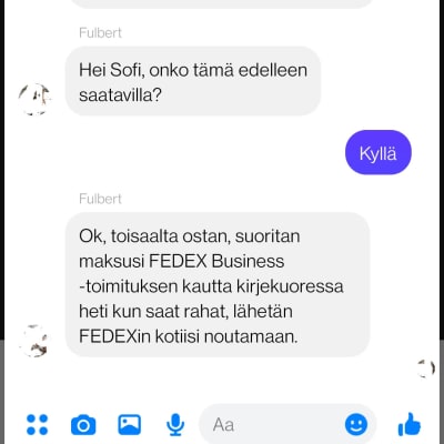Skärmdump tagen av en konversation i messenger där en person vill köpa en vara men genom att skicka Fedex och hämta den.