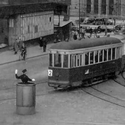 Liikenteenohjaaja Helsingissä (1949).