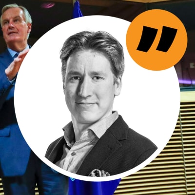 Brysselkorrespondent Rikhard Husus anikte på en bakgrundsbild där EU:s chefsföhandlare Michel Barnier och Storbritanniens förhandlare David Frost står sida vid sida mellan en EU-flagga och en Union Jack.