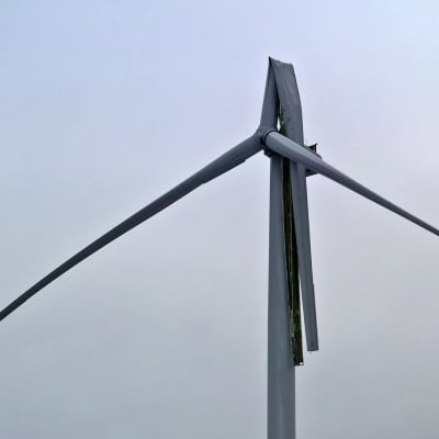 Ett vindkraftverk på Märkenkall vindkraftspark har tappat en del av en vinge.